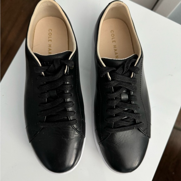 Women’s Cole Haan Black Size 7 Sneakers Great Condition - Picture 2 of 6